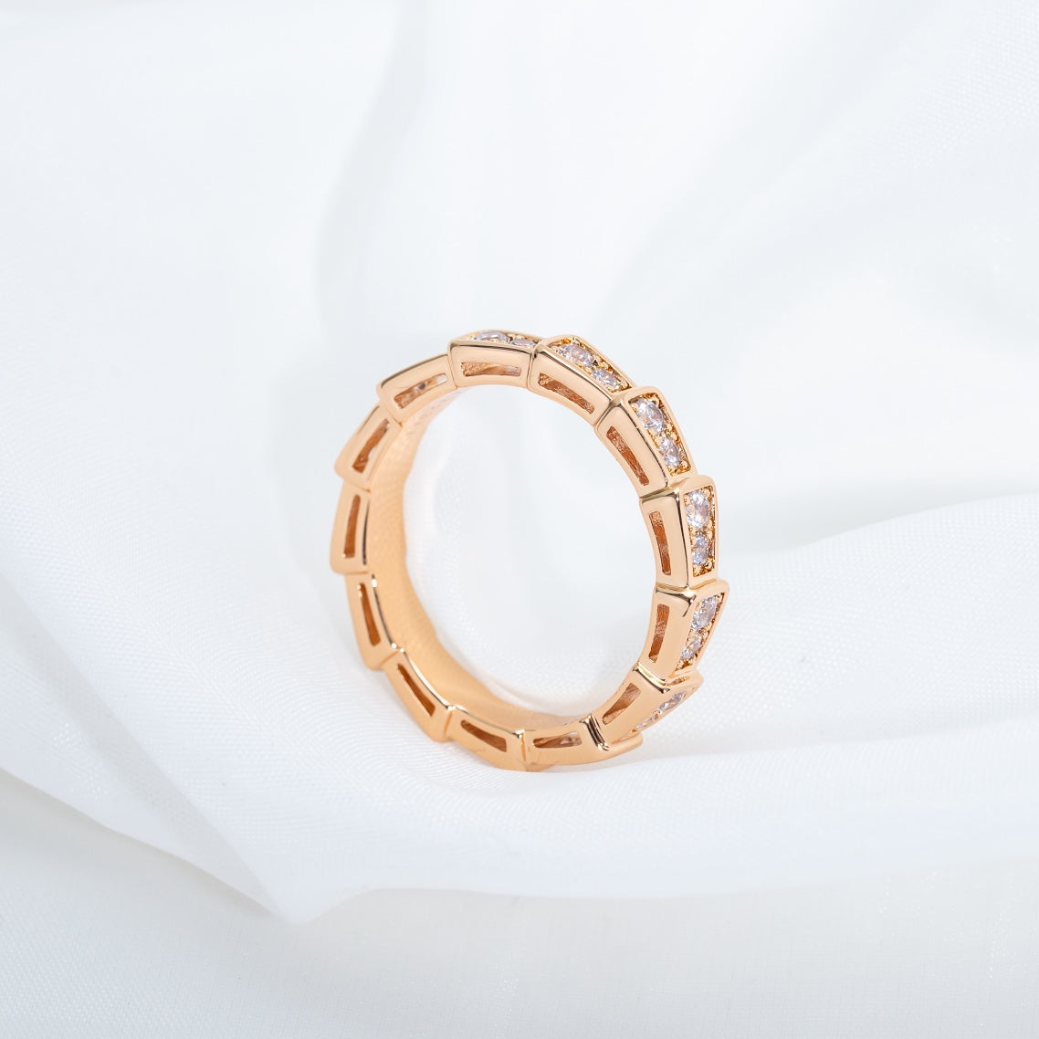 SERPENTI RING PINK GOLD DIAMOND PAVED 3MM Secondary image