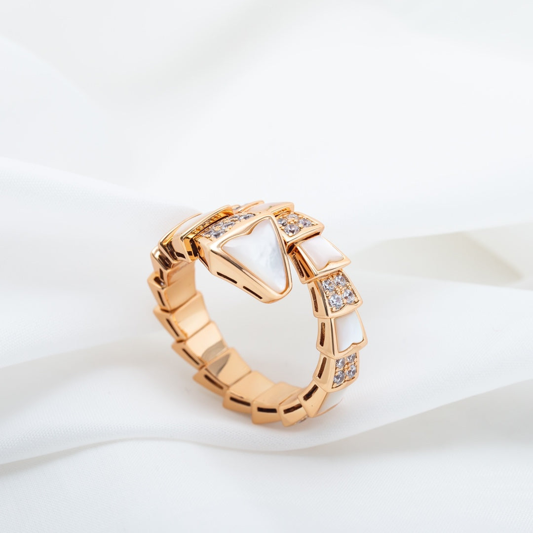 SERPENTI RING PINK GOLD DIAMOND MOP Secondary image