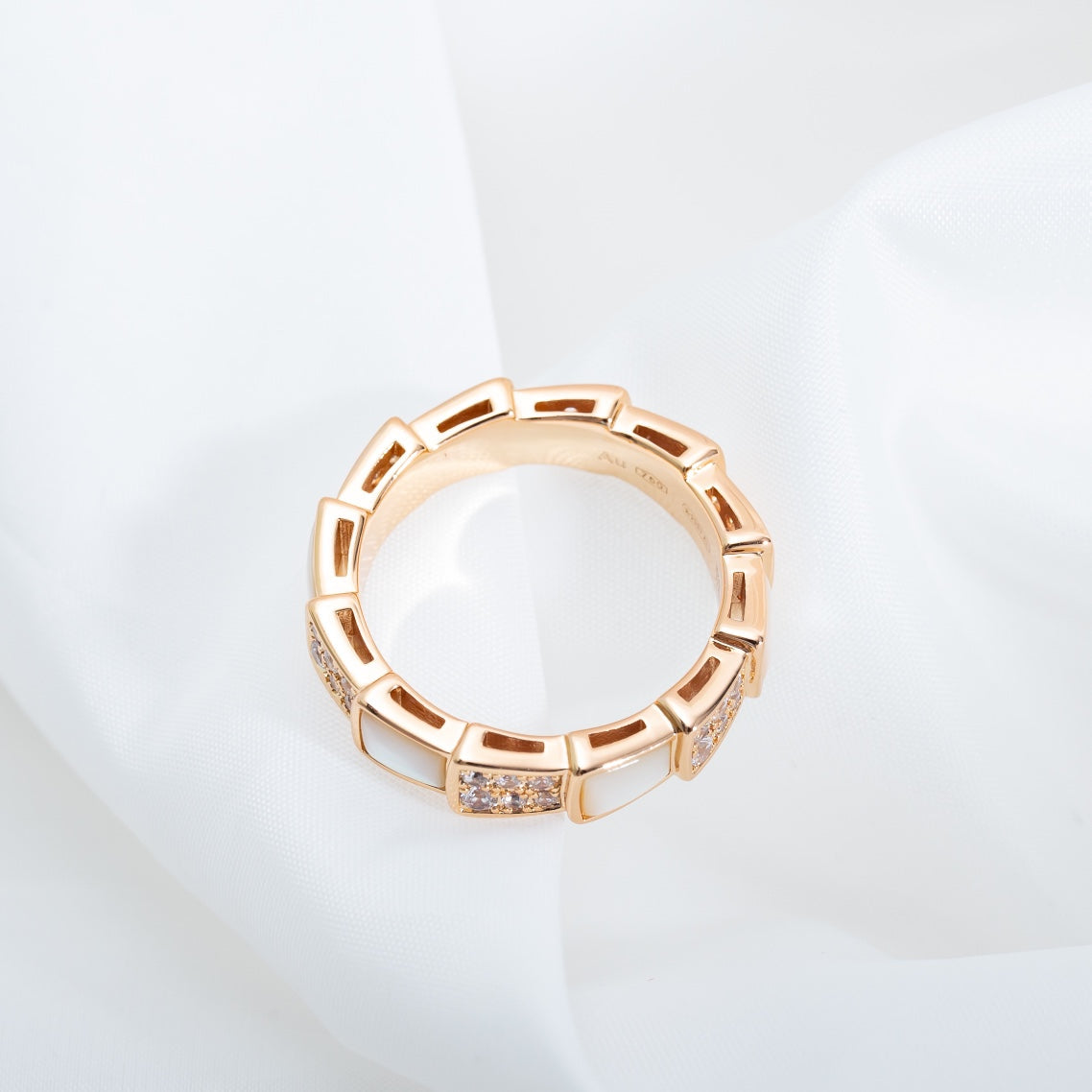 SERPENTI RING PINK GOLD MOP DIAMOND PAVED 4MM Secondary image