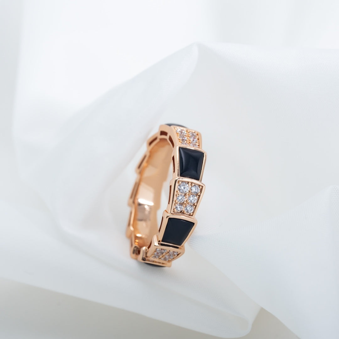 SERPENTI RING PINK GOLD BLACK MOP DIAMOND PAVED 4MM Secondary image