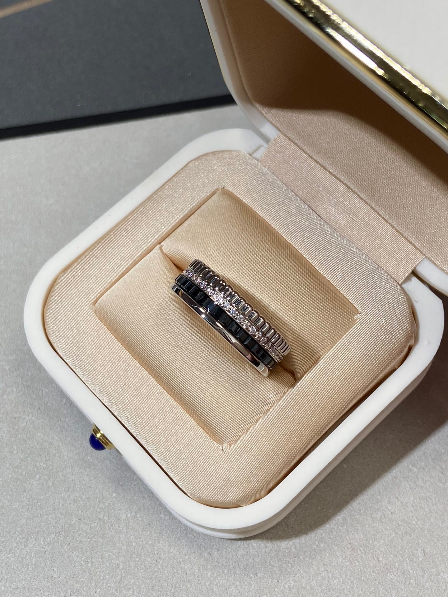 QUATRE BLACK EDITION SMALL SILVER RING Secondary image