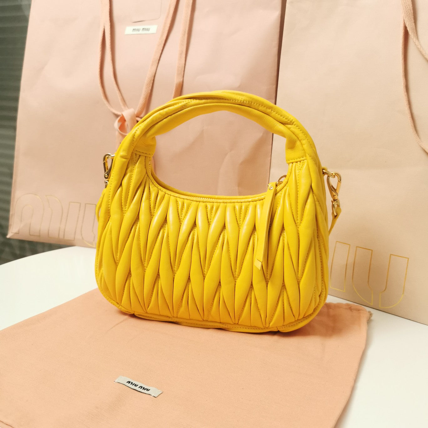WANDER MATELASS¨¦ NAPPA HOBO BAG 23 IN YELLOW LAMBSKIN