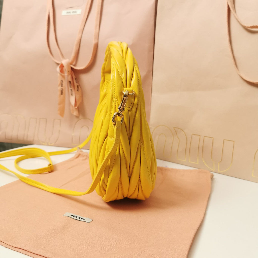 WANDER MATELASS¨¦ NAPPA HOBO BAG 23 IN YELLOW LAMBSKIN