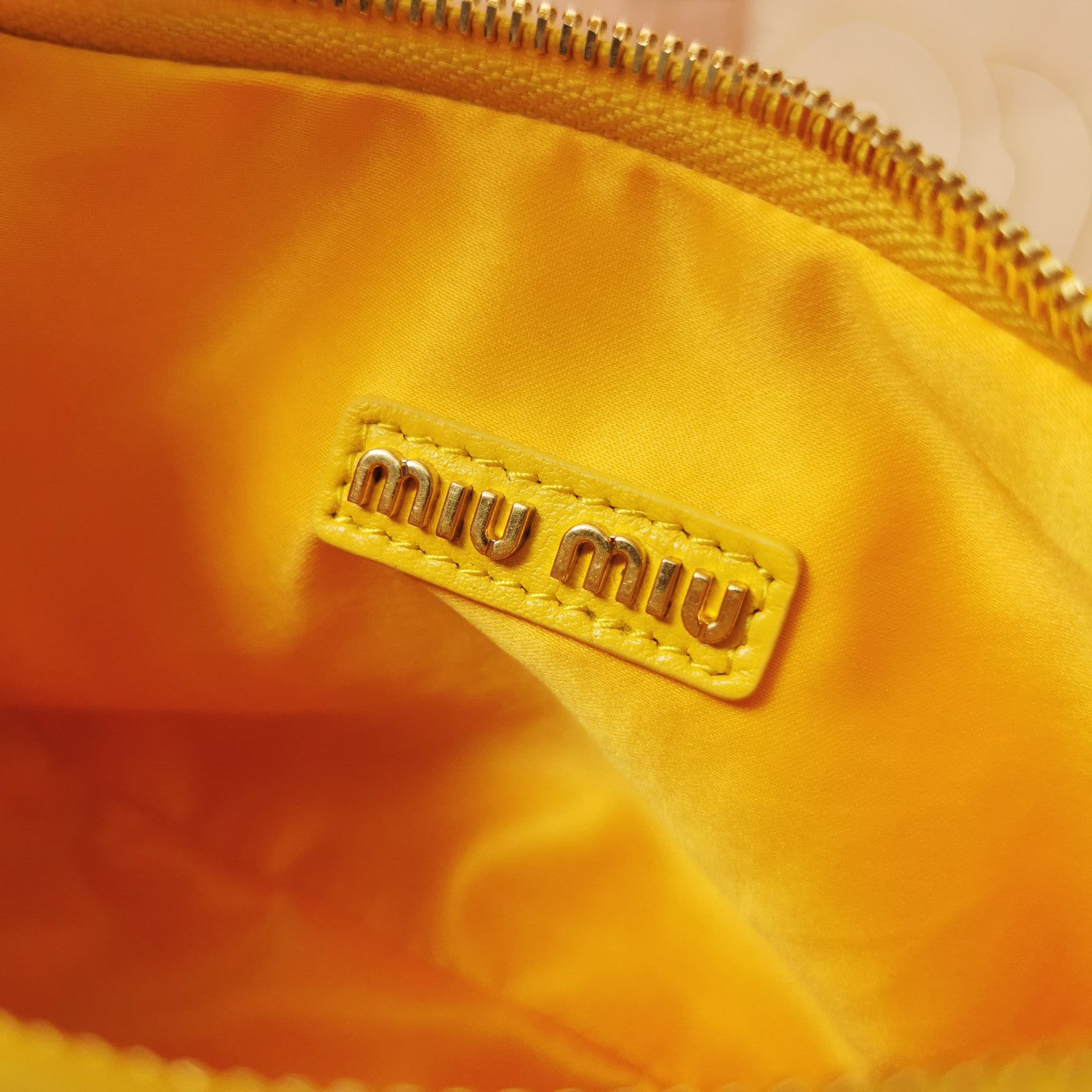 WANDER MATELASS¨¦ NAPPA HOBO BAG 23 IN YELLOW LAMBSKIN