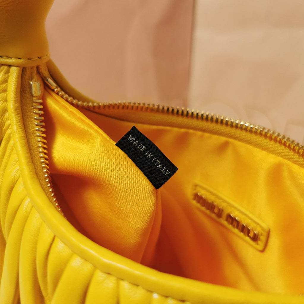 WANDER MATELASS¨¦ NAPPA HOBO BAG 23 IN YELLOW LAMBSKIN