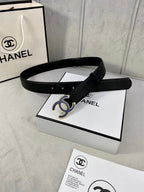 CC 30MM BELT IN BLACK GRAINED CALFSKIN WITH NAVY BLUE METAL LOGO