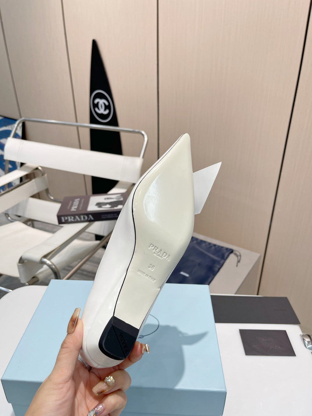 BALLET FLATS POINTED TOE IN WHITE SHINY CALFSKIN ATTACHED FLOWERS