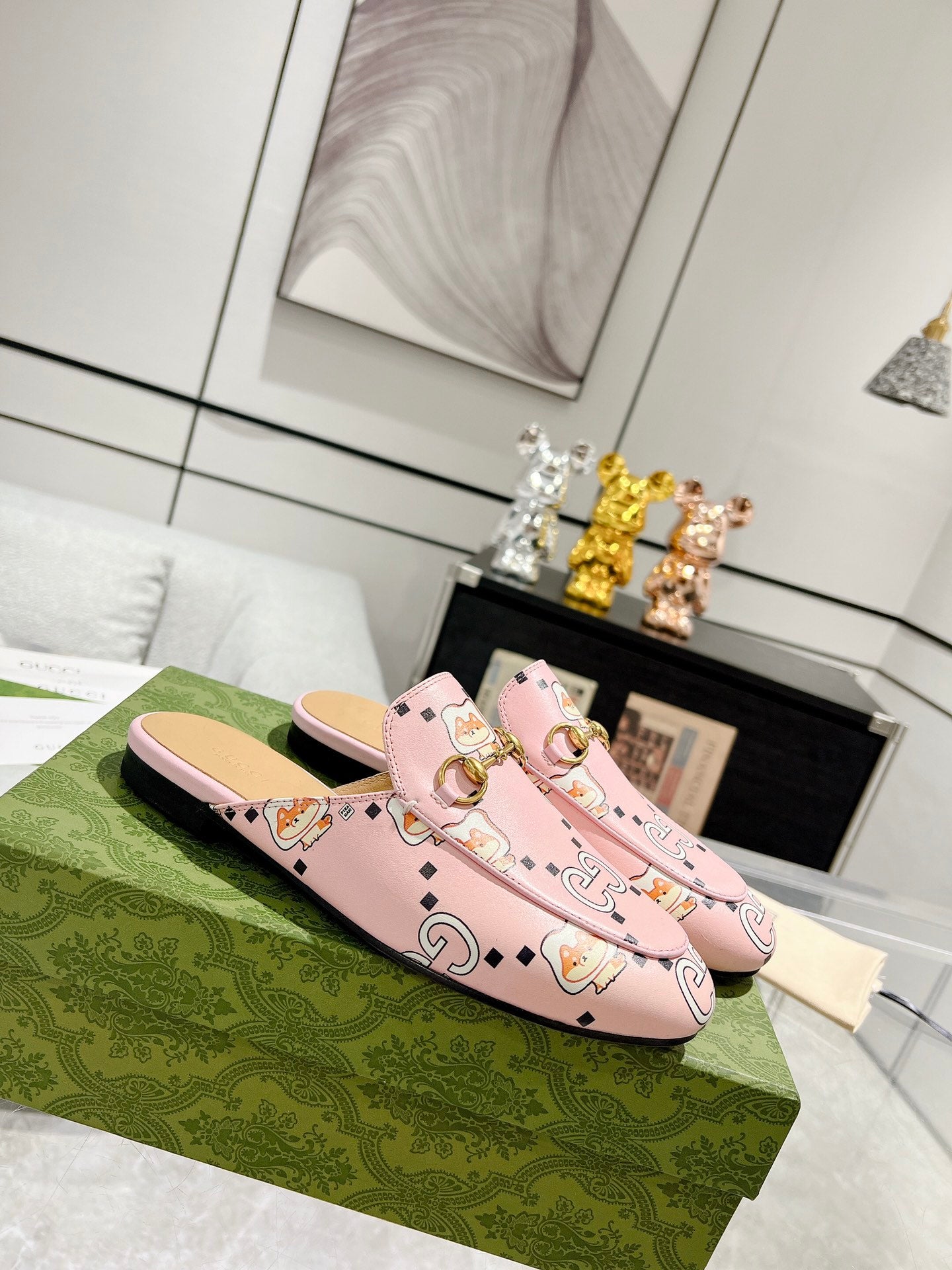 HORSEBIT SLIPPER MULE WITH CUTE CAT PRINT IN LIGHT PINK CALFSKIN Secondary image