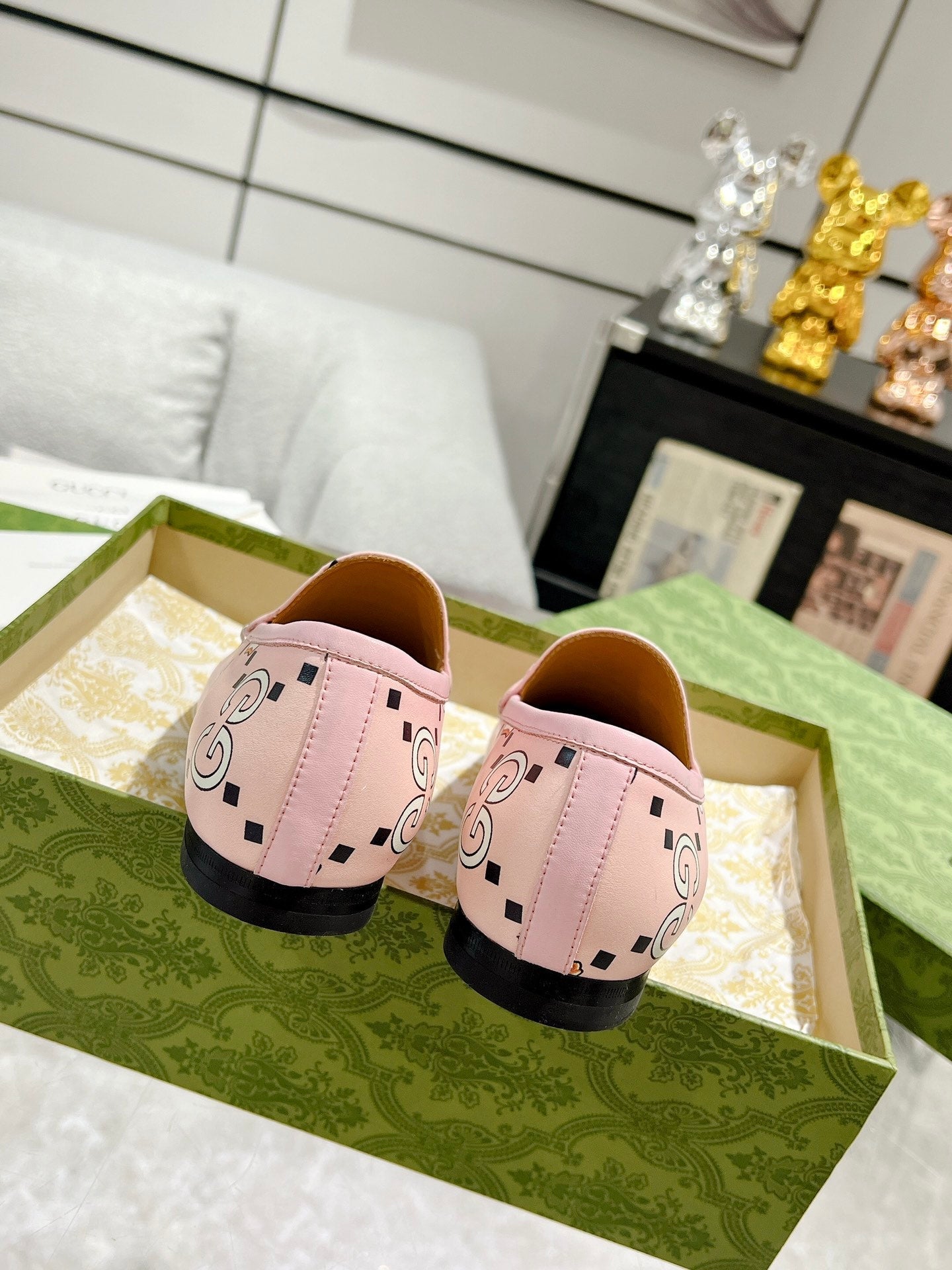 HORSEBIT LOAFER WITH CUTE CAT PRINT IN LIGHT PINK CALFSKIN Secondary image