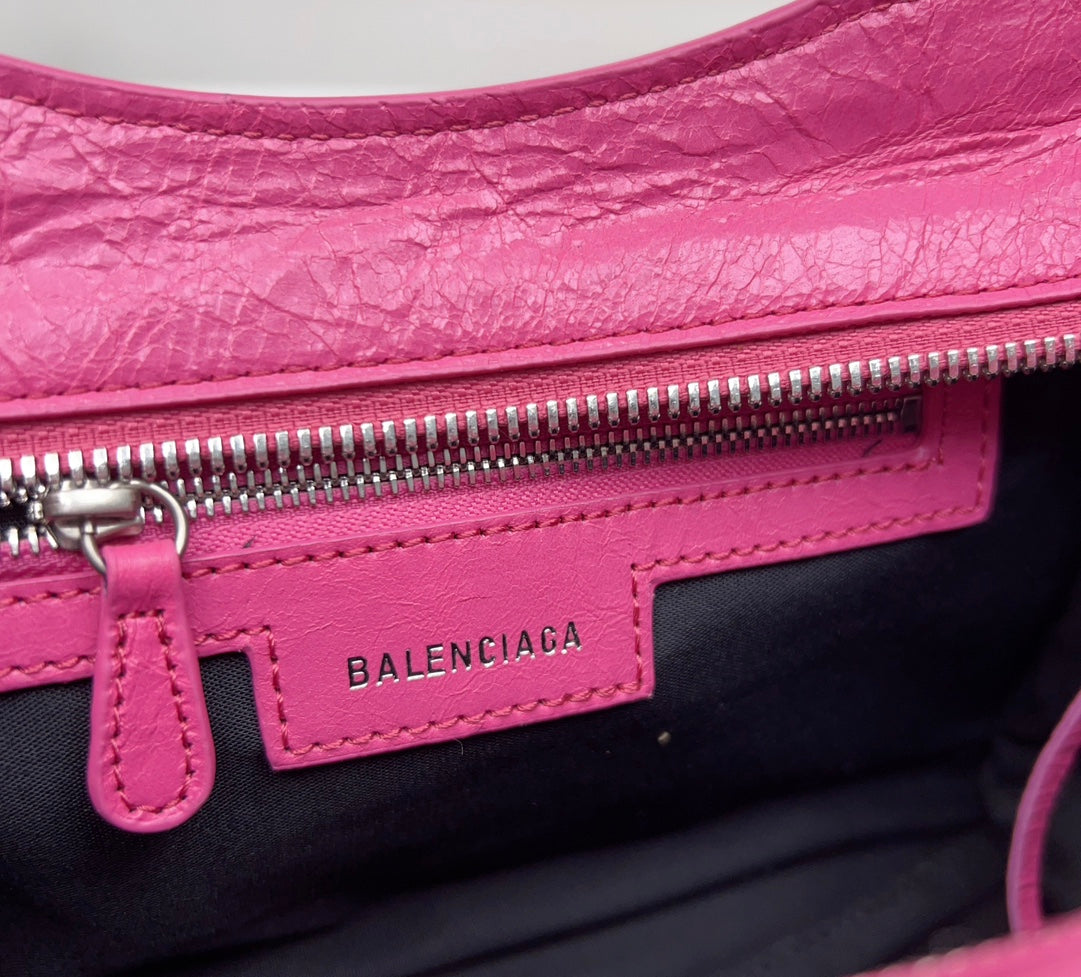 NEO CAGOLE 26 IN DEEP PINK LAMBSKIN Secondary image