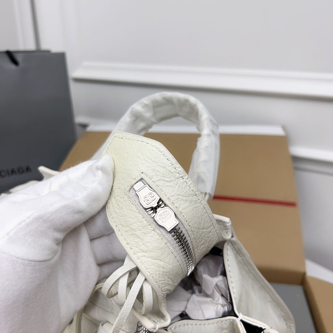 NEO CAGOLE 26 IN WHITE LAMBSKIN Secondary image