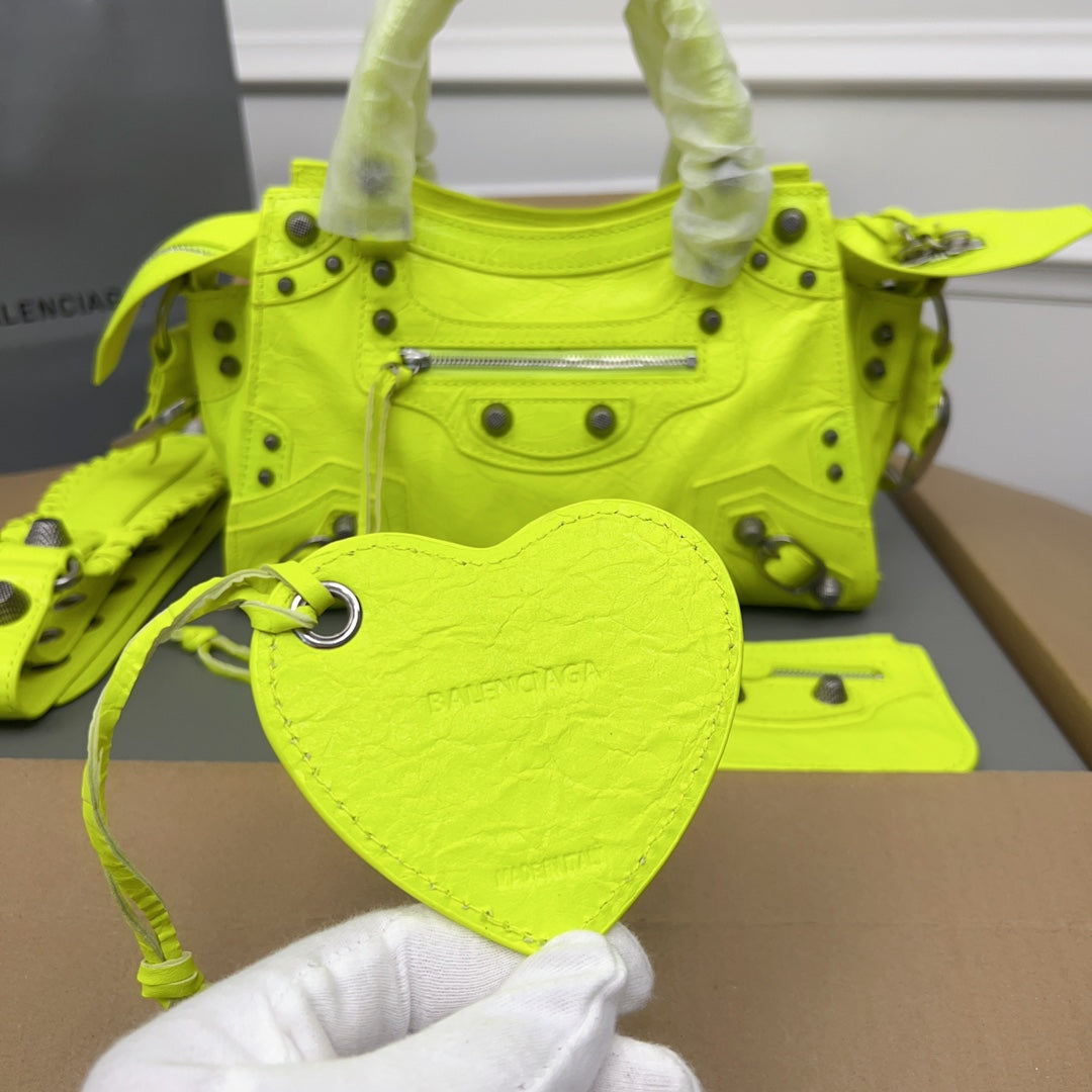 NEO CAGOLE 26 IN PEAR LAMBSKIN Secondary image