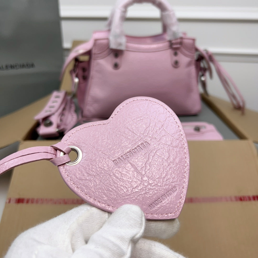 NEO CAGOLE 26 IN PINK LAMBSKIN Secondary image