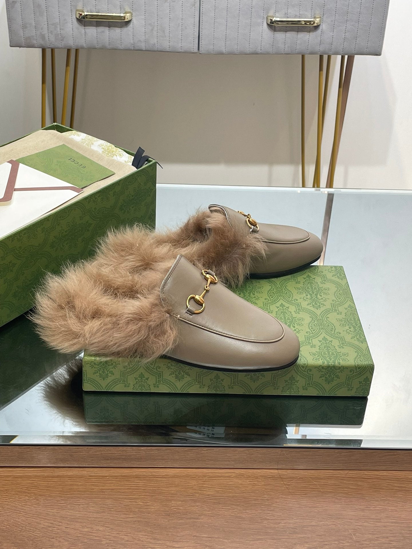 HORSEBIT MULE IN PEANUT BROWN CALFSKIN AND LAMB WOOL LINING Secondary image