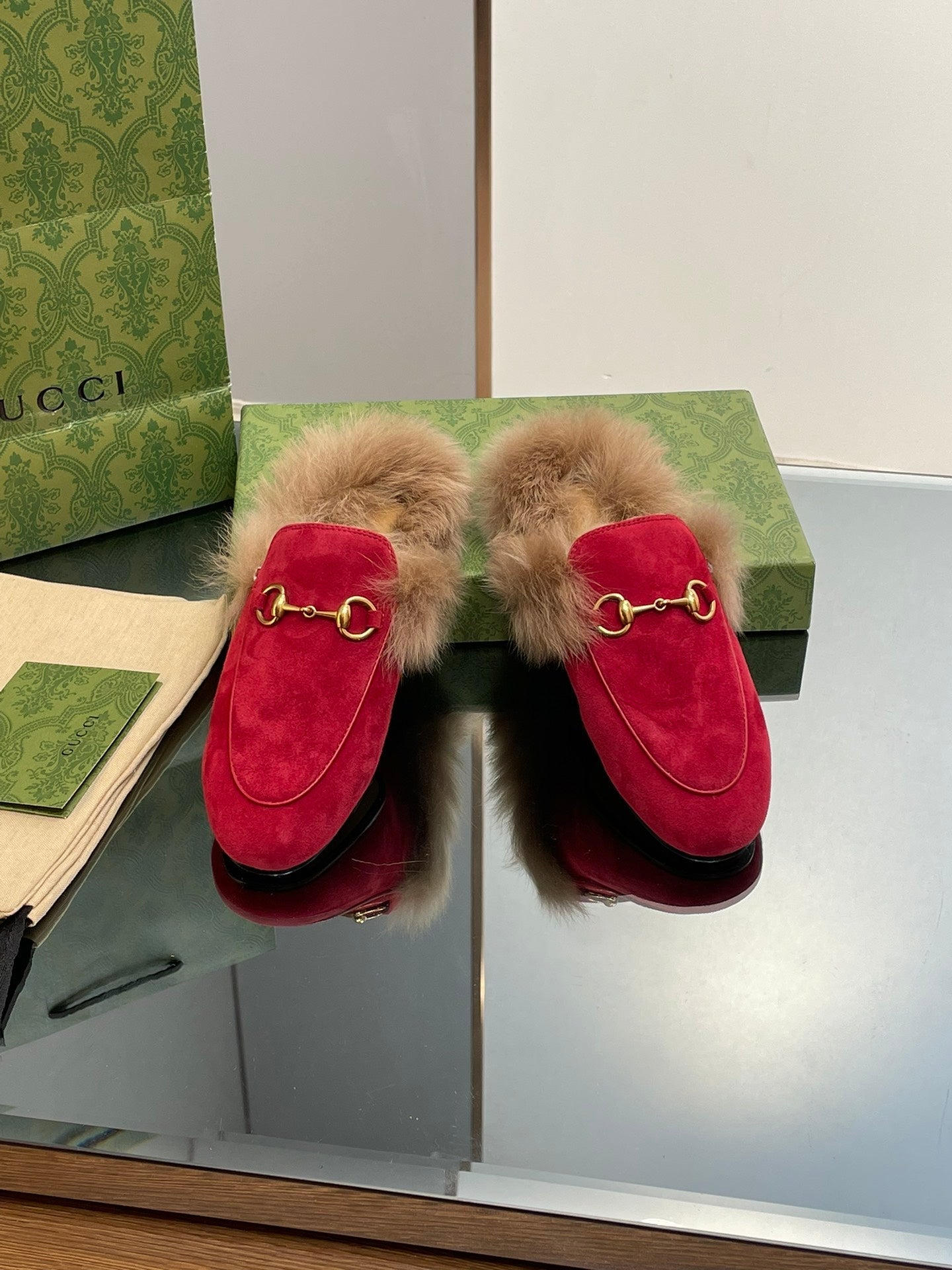 HORSEBIT MULE IN CRIMSON RED SUEDE AND LAMB WOOL LINING Secondary image