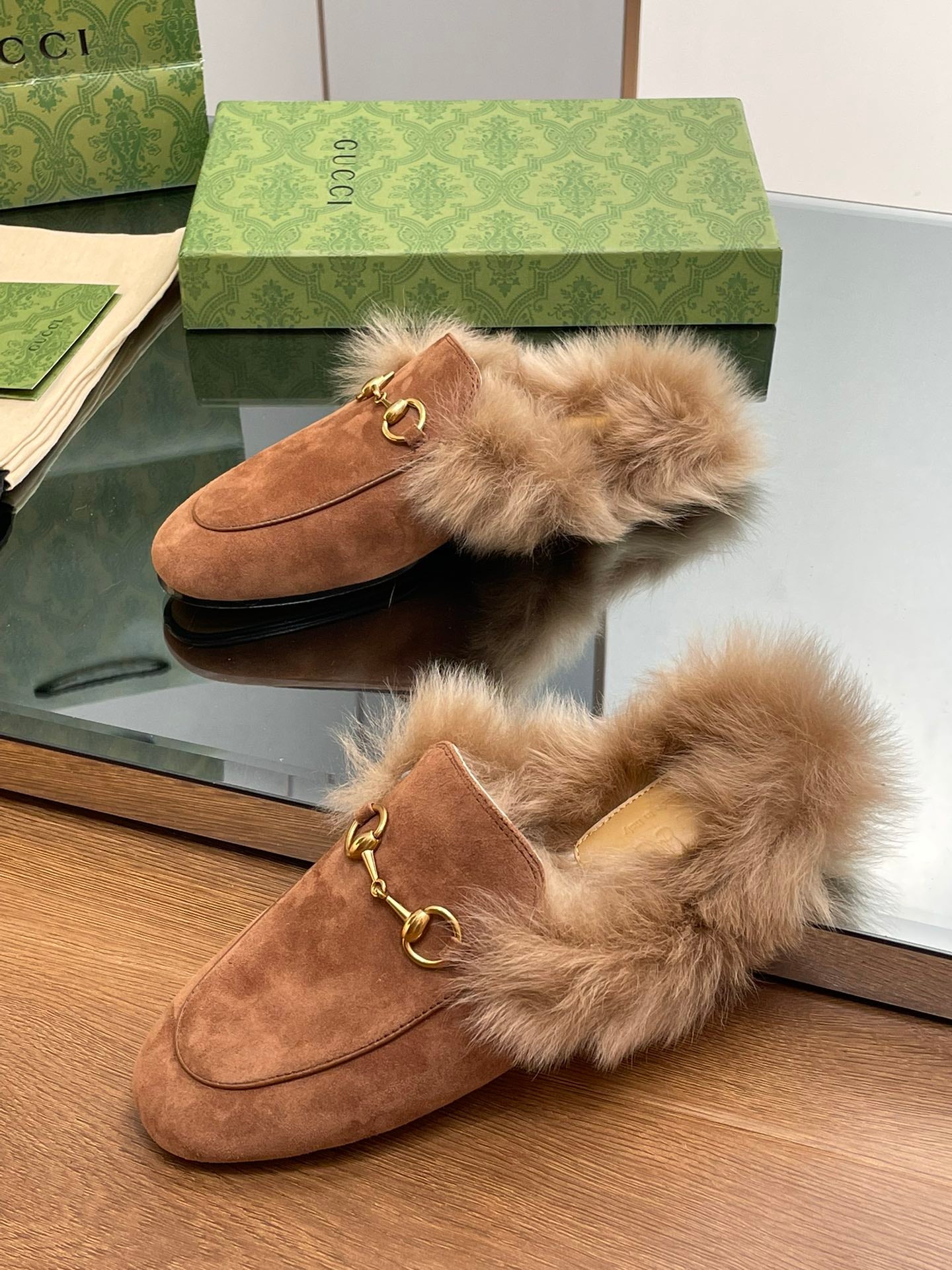 HORSEBIT MULE IN BRONZE BROWN SUEDE AND LAMB WOOL LINING Secondary image