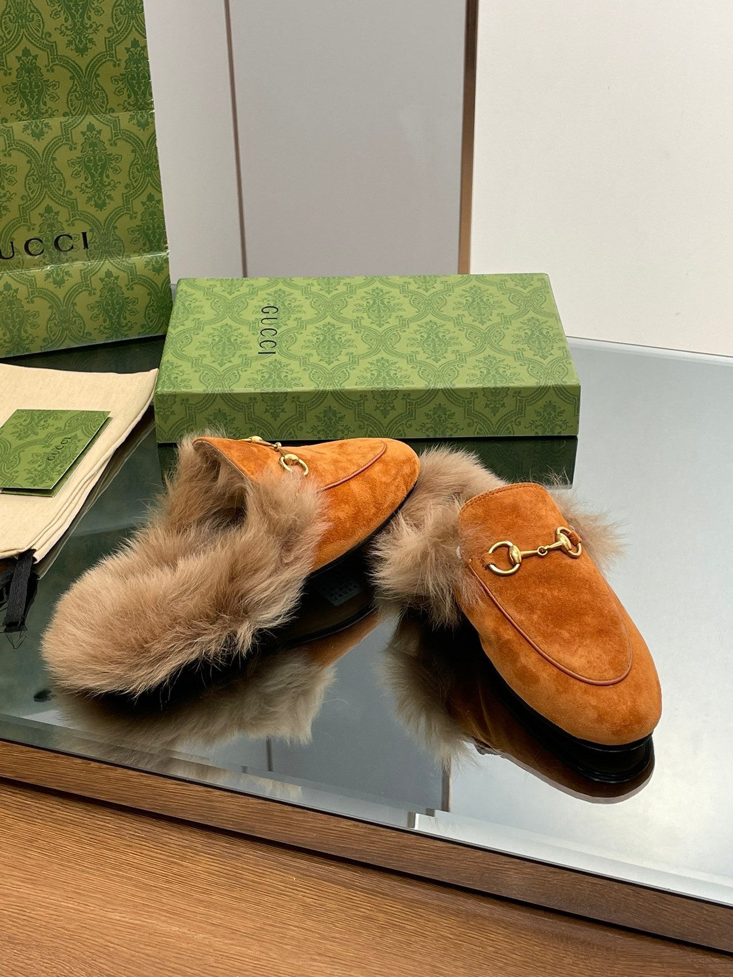 HORSEBIT MULE IN BRONZE ORANGE SUEDE AND LAMB WOOL LINING Secondary image