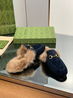 HORSEBIT MULE IN NAVY BLUE SUEDE AND LAMB WOOL LINING