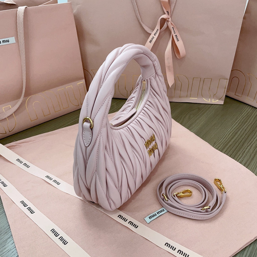 WANDER MATELASS¨¦ NAPPA HOBO BAG 23 IN PASTEL PINK LAMBSKIN