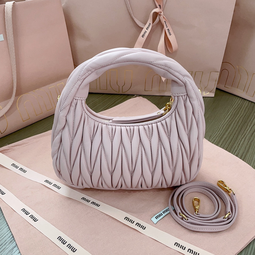 WANDER MATELASS¨¦ NAPPA HOBO BAG 23 IN PASTEL PINK LAMBSKIN