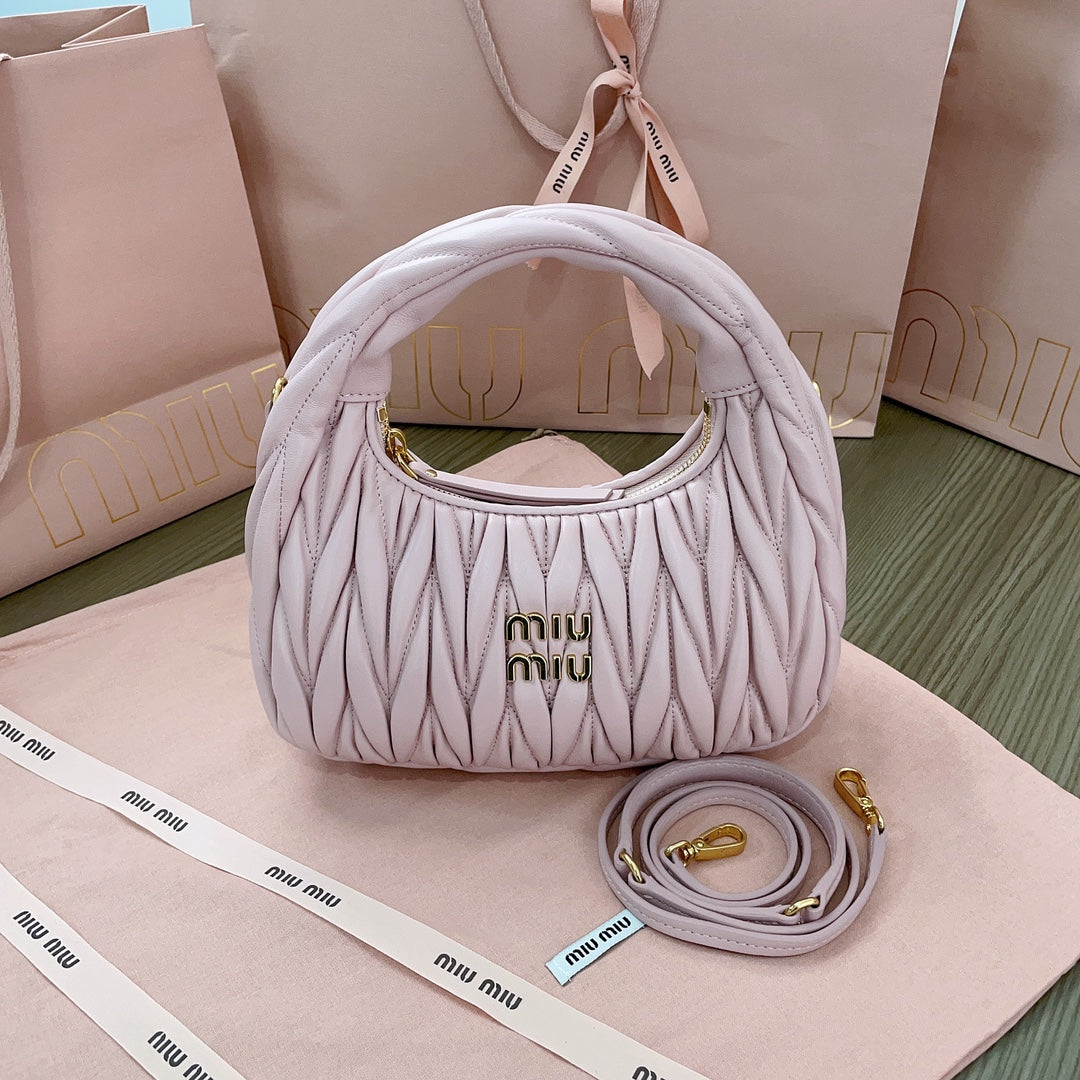 WANDER MATELASS¨¦ NAPPA HOBO BAG 23 IN PASTEL PINK LAMBSKIN