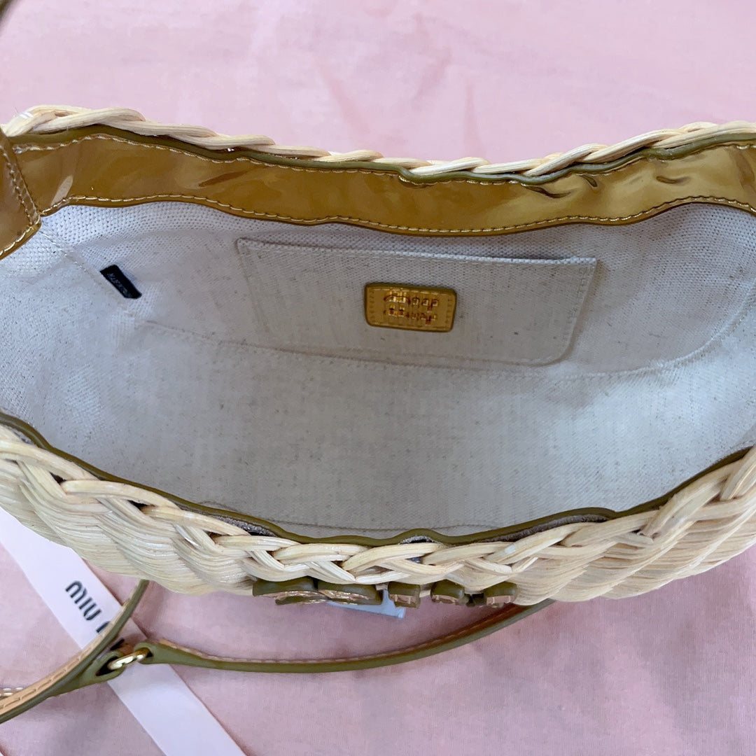 WANDER WICKER BAG 20 IN TAN RATTAN