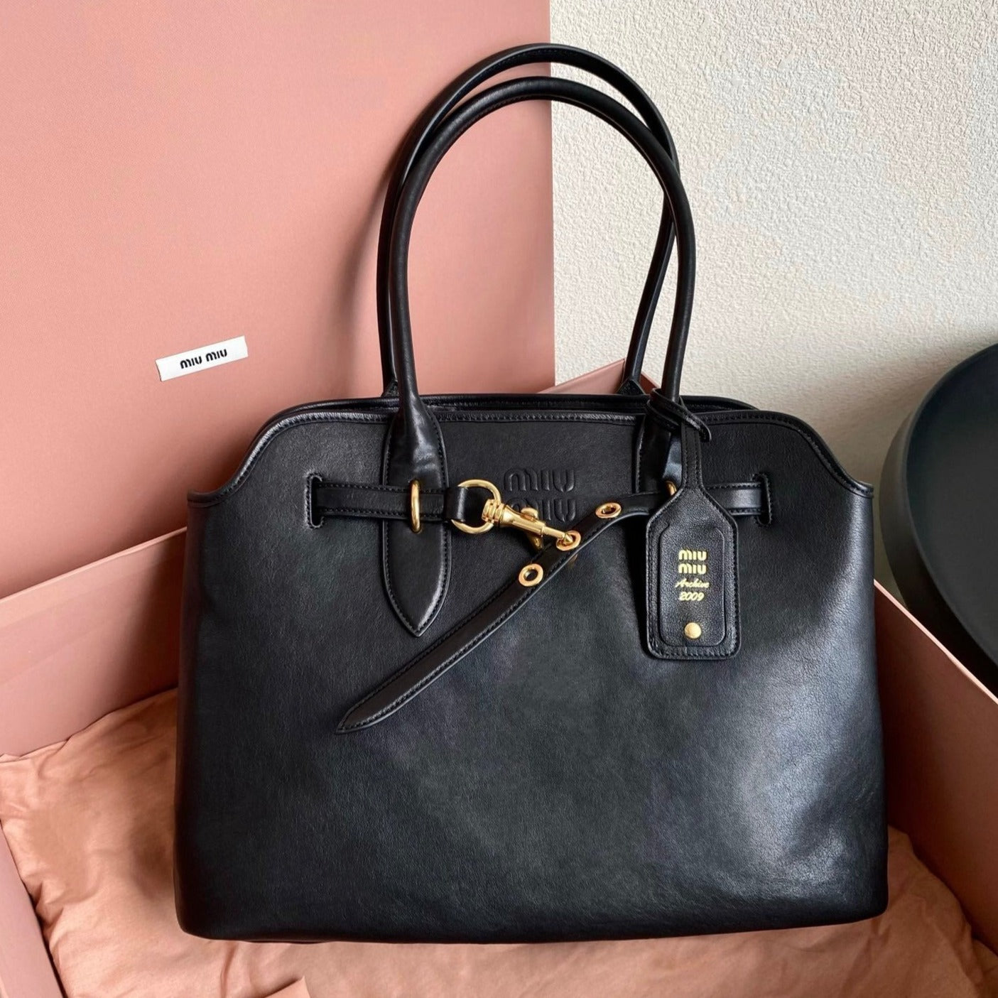LARGE HANDBAG 40 IN BLACK CALFSKIN Main image
