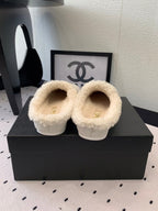 FLAT MULE IN BEIGE SUEDE AND LAMB FUR LINING