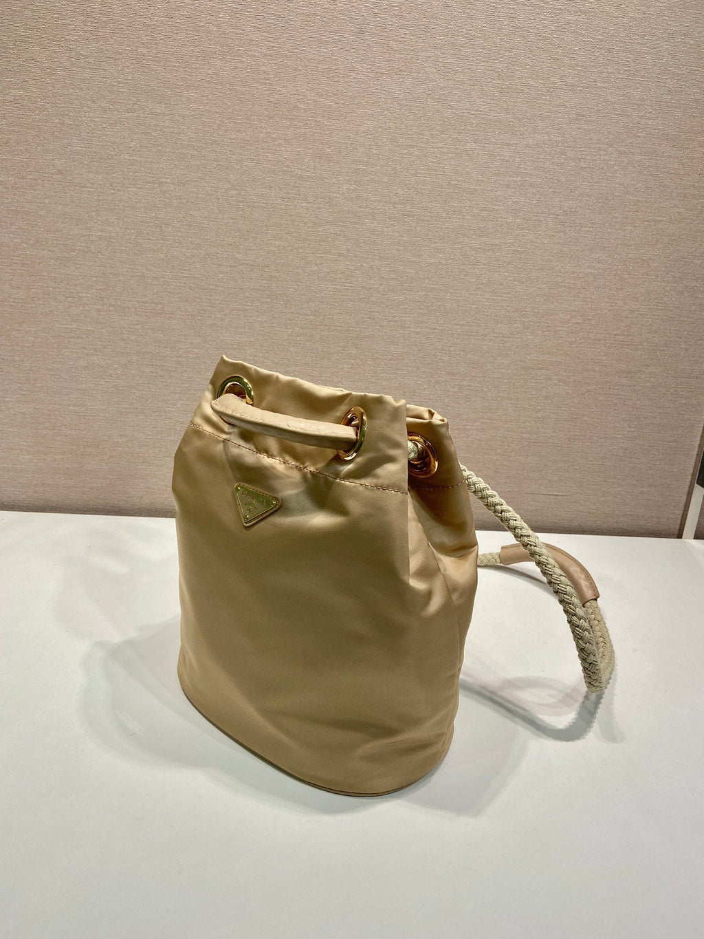 BUCKET BAG 28 IN BEIGE RE-NYLON GOLD LOGO