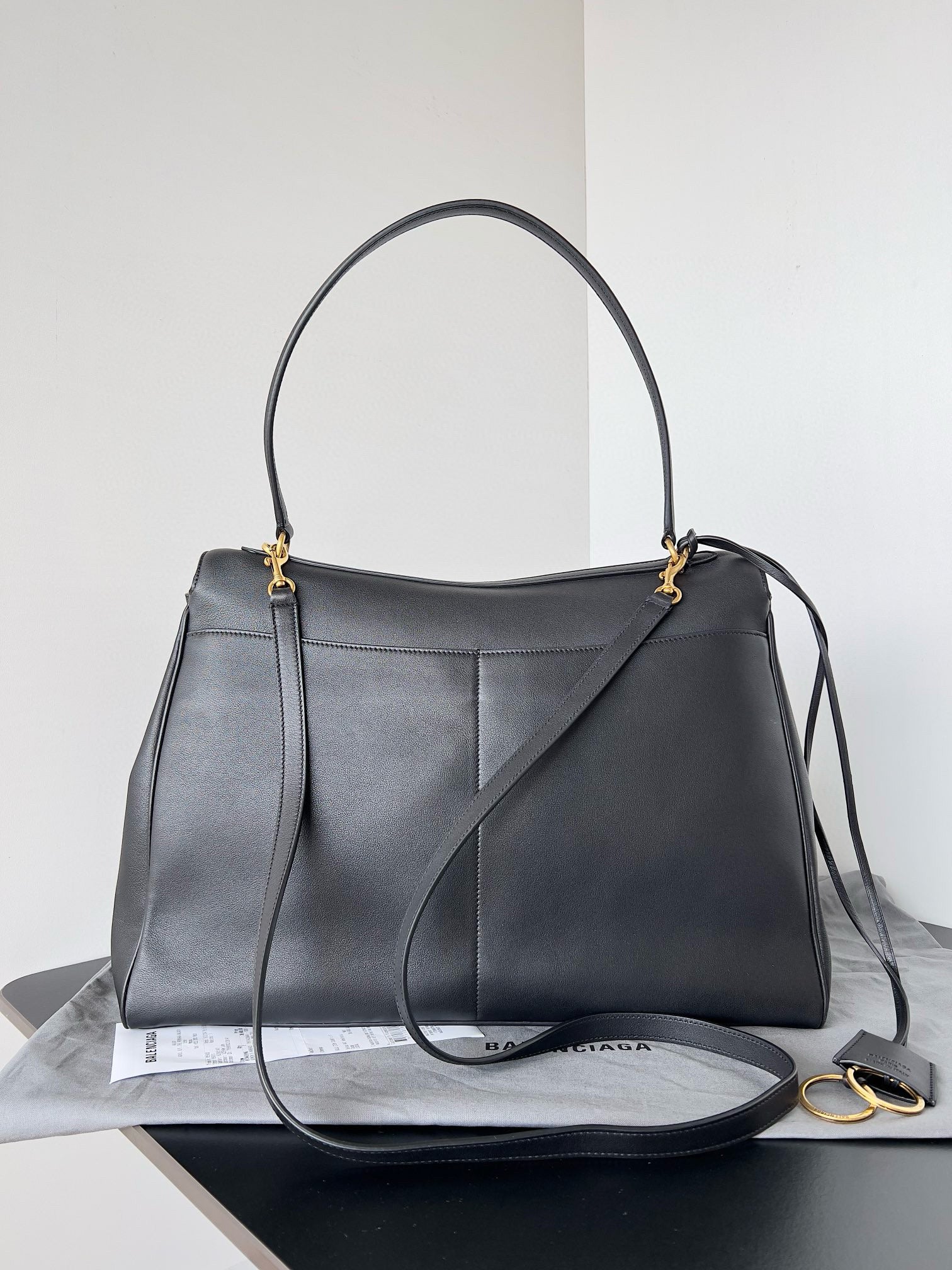 RODEO MEDIUM BAG 35 IN BLACK SMOOTH CALFSKIN GOLD HARDWARE Secondary image