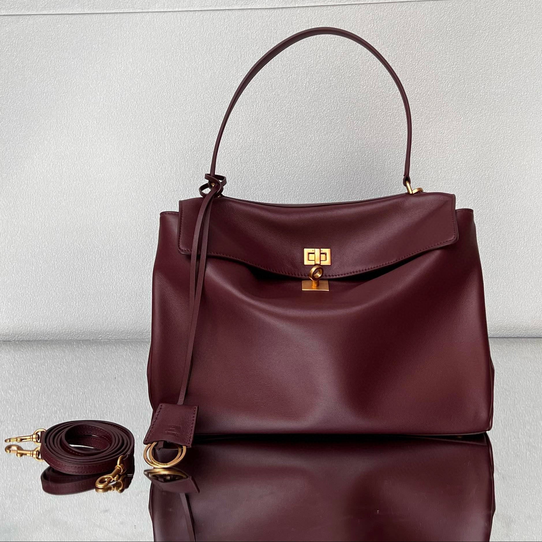 RODEO MEDIUM BAG 35 IN BURGUNDY SMOOTH CALFSKIN GOLD HARDWARE Main image