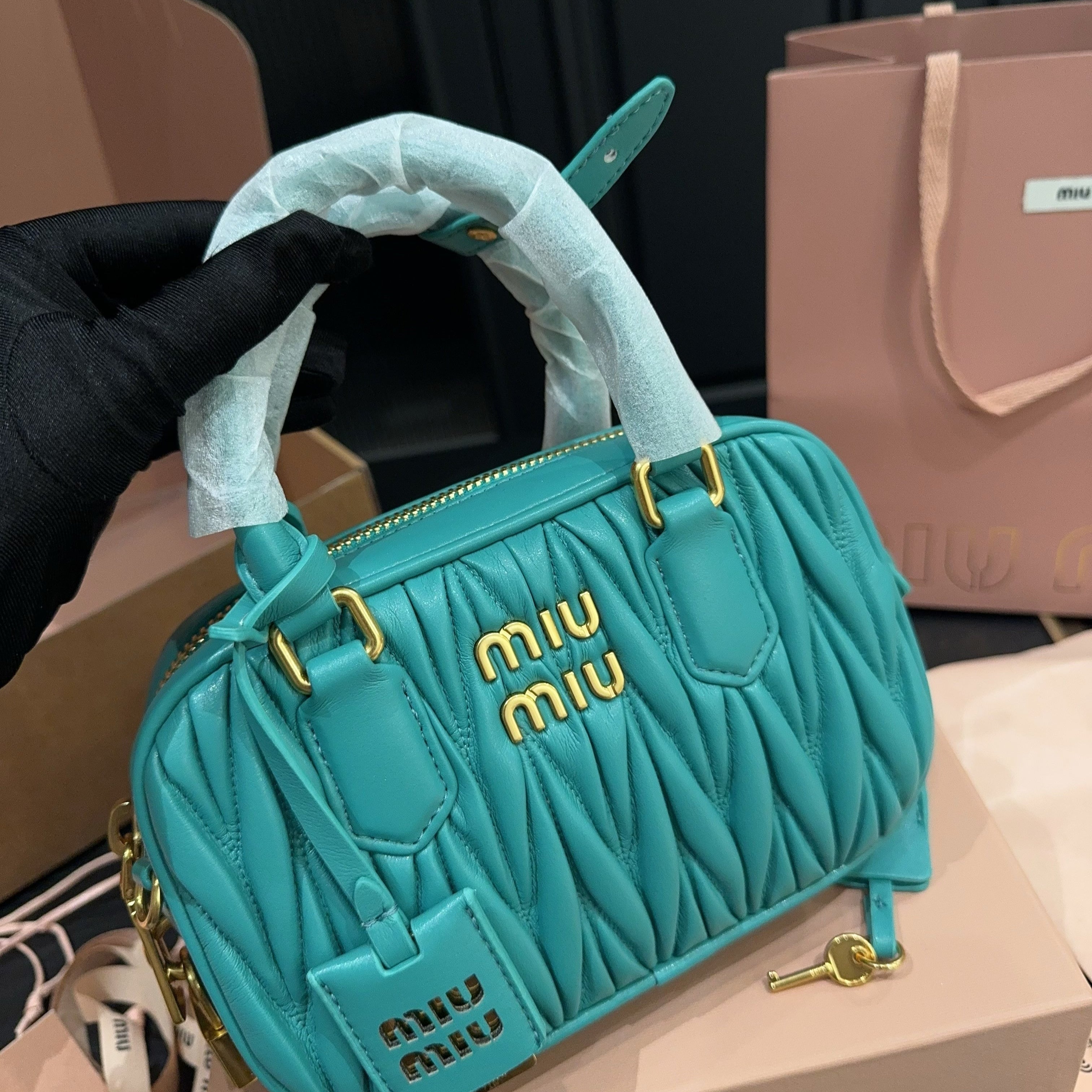 ARCADIE MATELASS¨¦ BAG 20 IN HIPPIE BLUE LAMBSKIN GOLD HARDWARE