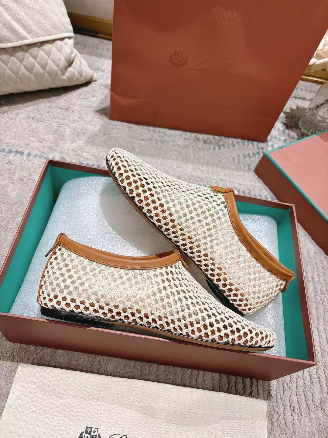 FLAT SHOES IN CREAM WHITE MESH FABRIC Secondary image