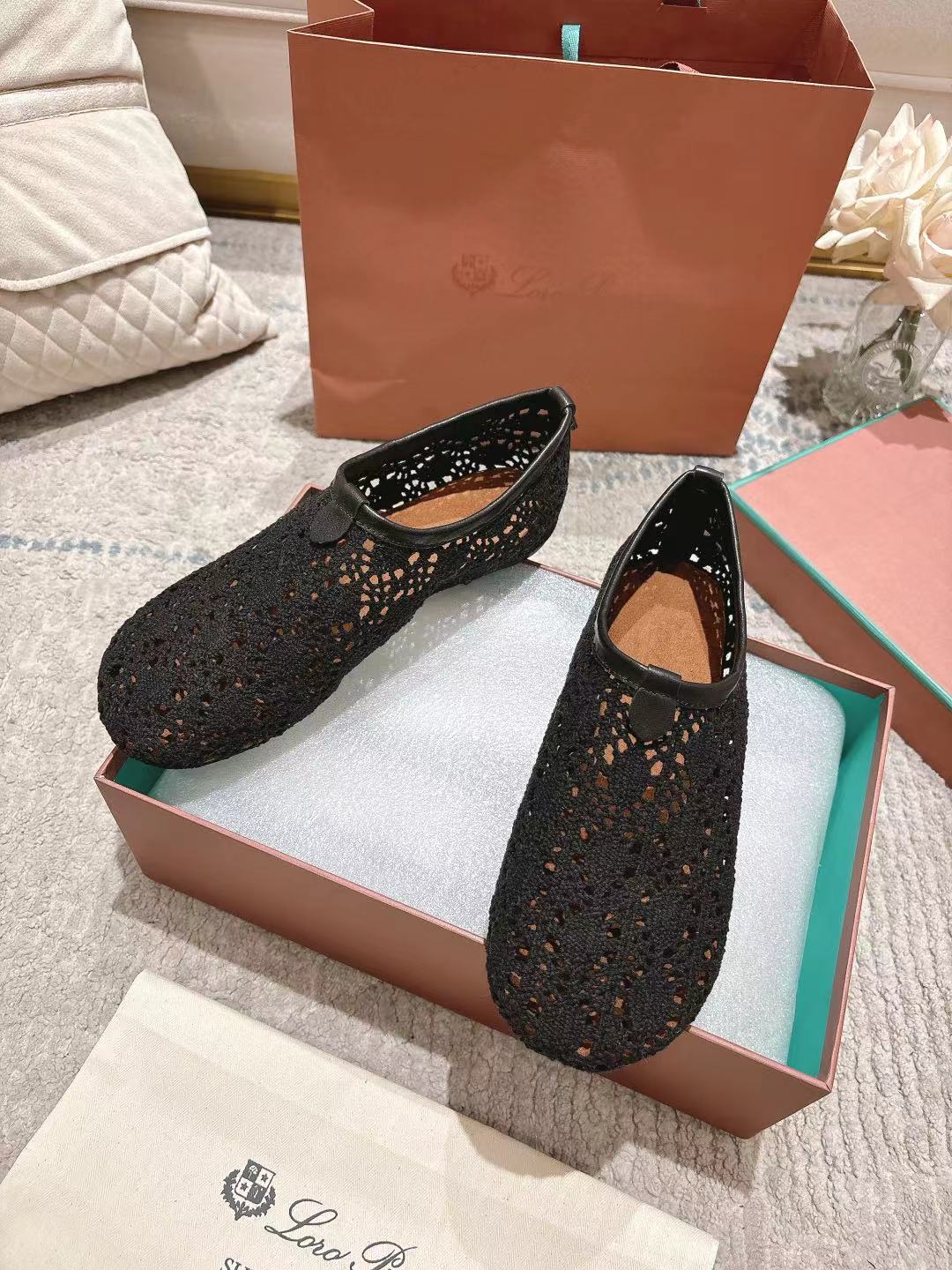 FLAT SHOES 25 IN BLACK MESH FABRIC Secondary image