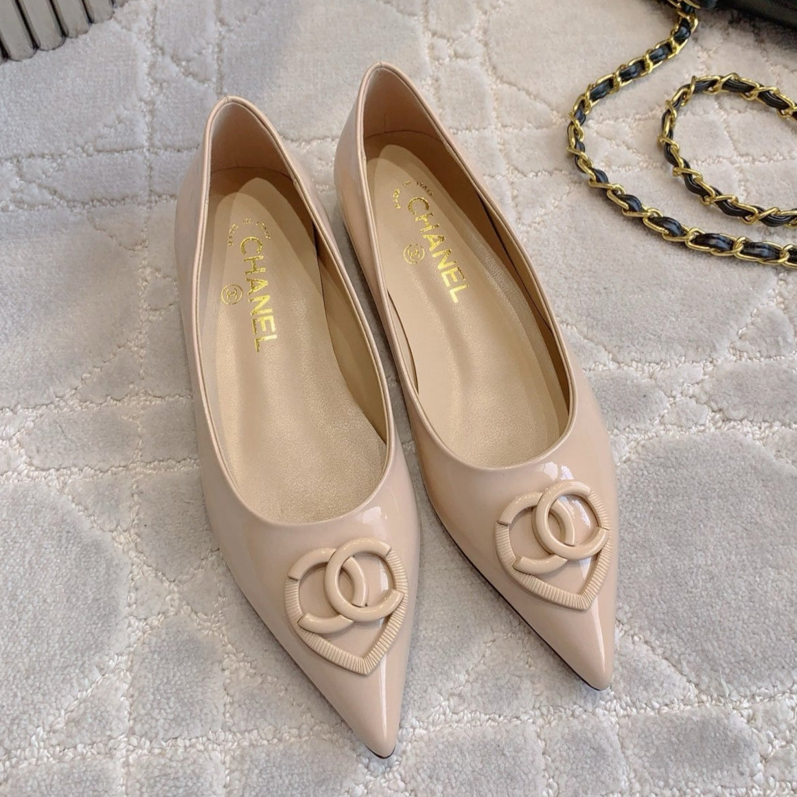 FLAT PUMP 2 CM IN BEIGE CREAM PATENT CALFSKIN Main image