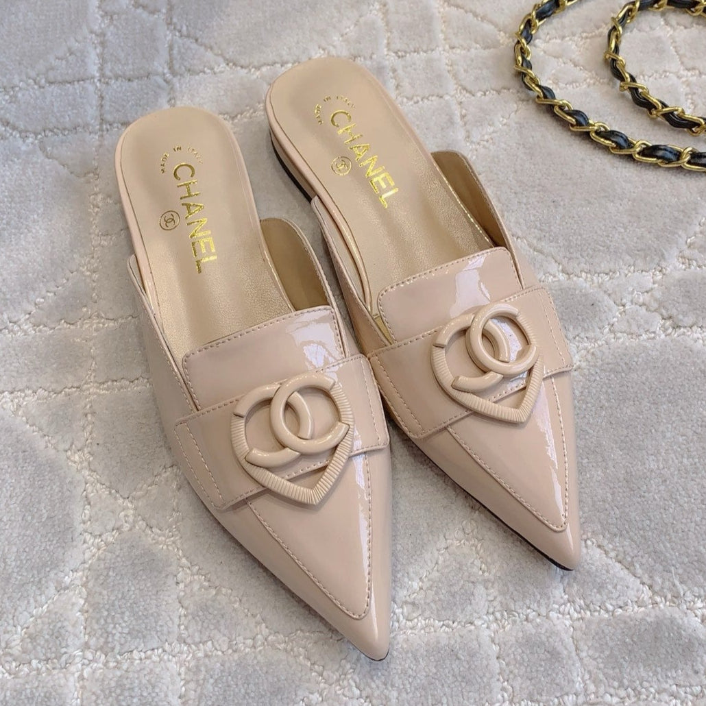 FLAT MULE 2 CM IN BEIGE CREAM PATENT CALFSKIN Main image