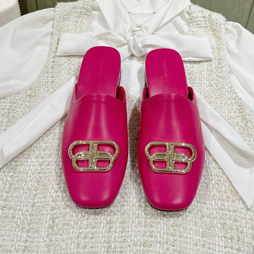 FLAT MULES IN DEEP PINK SMOOTH CALFSKIN GOLD BUCKLE Main image
