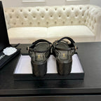 FLAT SANDALS IN BLACK LAMBSKIN WITH GOLD CHAIN