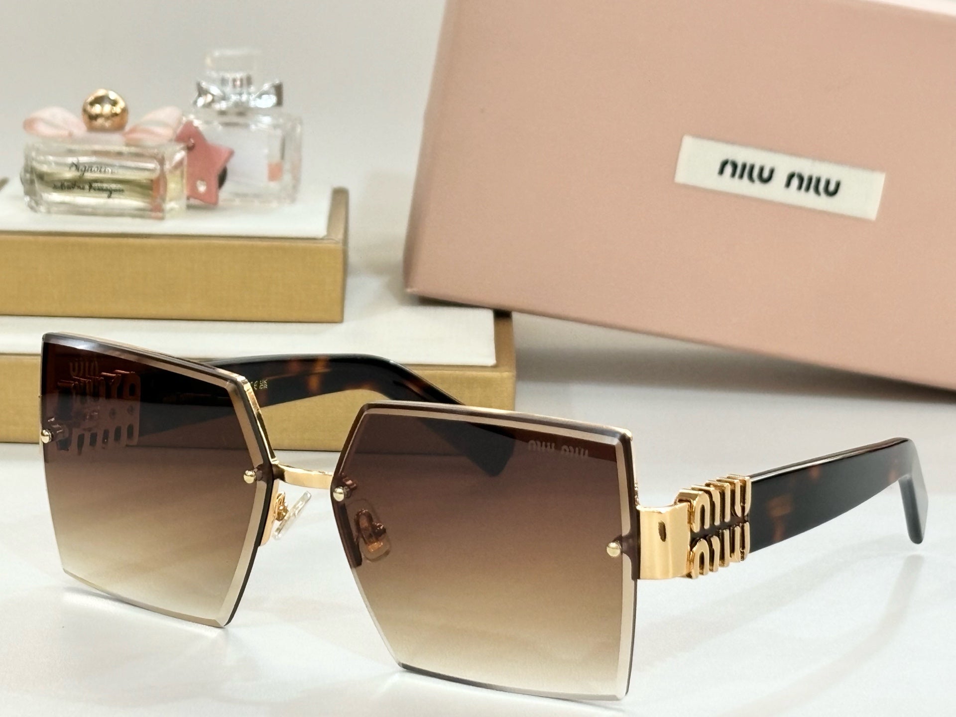 LOGO SQUARE SUNGLASSES MU117AV IN ACETATE Secondary image