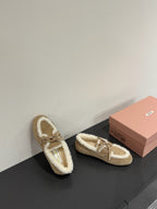 LACE-UP LOAFERS IN TORTILLA SUEDE AND WHITE FLEECE LINING