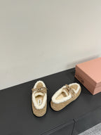 LACE-UP LOAFERS IN TORTILLA SUEDE AND WHITE FLEECE LINING