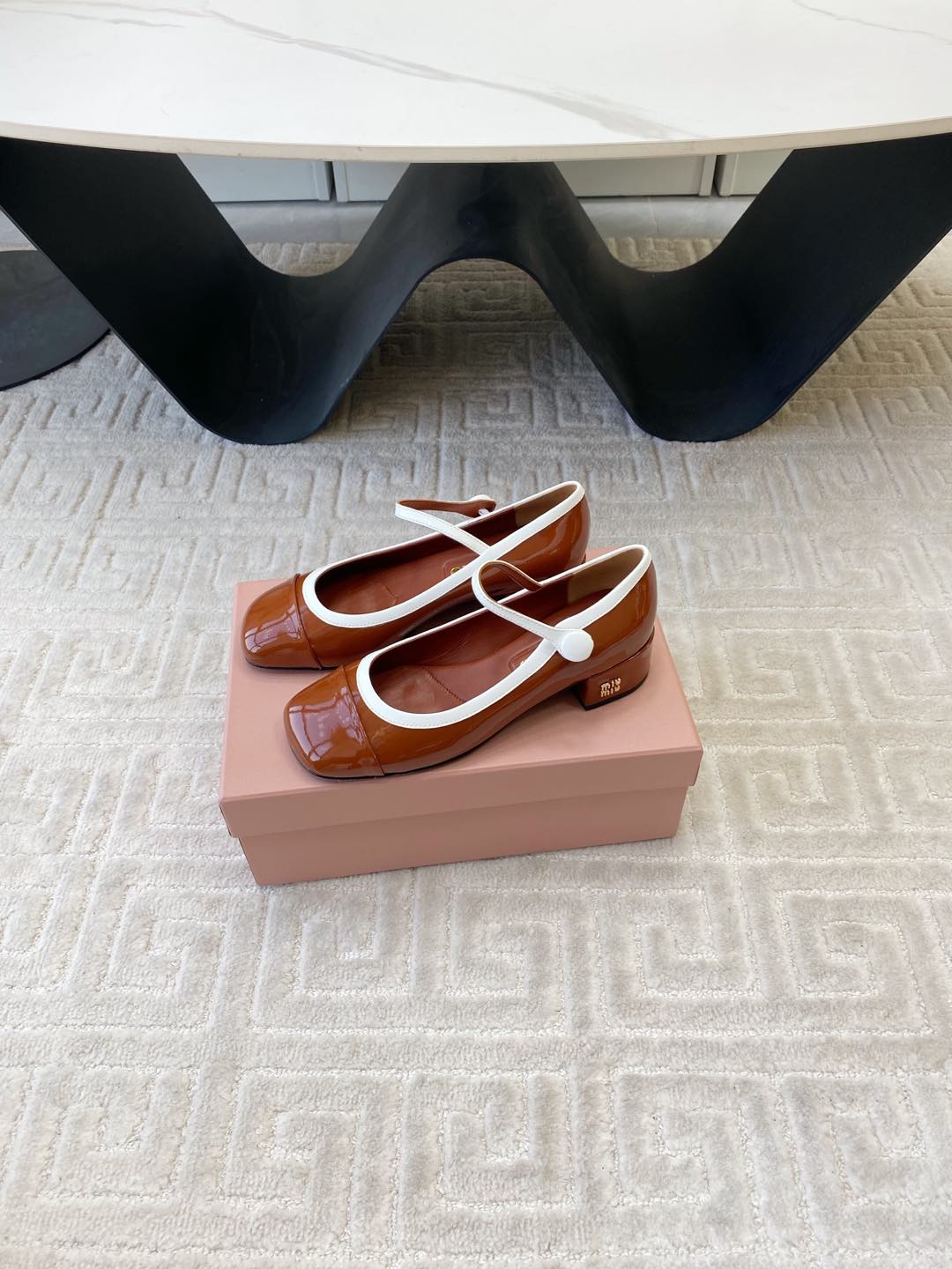 MARY JANE PUMPS IN SMOKY UMBER GLOSSY SHEEPSKIN Secondary image