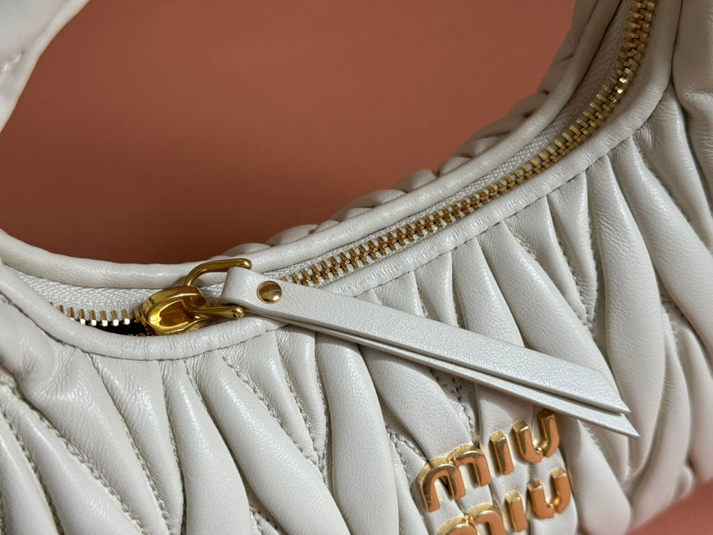 WANDER MATELASS¨¦ HANDBAG 23 IN WHITE LAMBSKIN