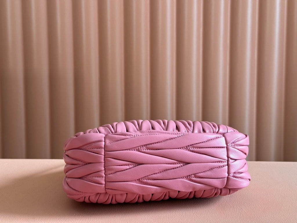 WANDER MATELASS¨¦ HANDBAG 23 IN CONTESSA PINK LAMBSKIN