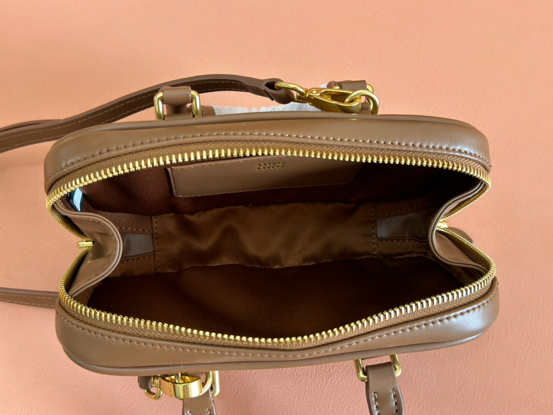 ARCADIE BAG 19 IN TAWNY BROWN SHINY CALFSKIN Secondary image