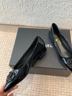 FLAT PUMP IN BLACK PATENT CALFSKIN