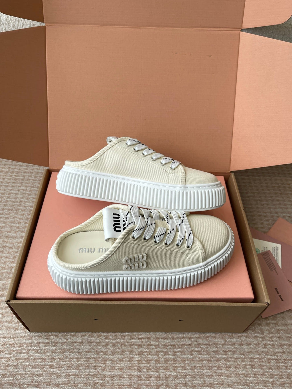 WASH SNEAKER MULES IN OFF WHITE DENIM WHITE STRIPED LACES