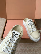WASH SNEAKER MULES IN OFF WHITE DENIM WHITE STRIPED LACES