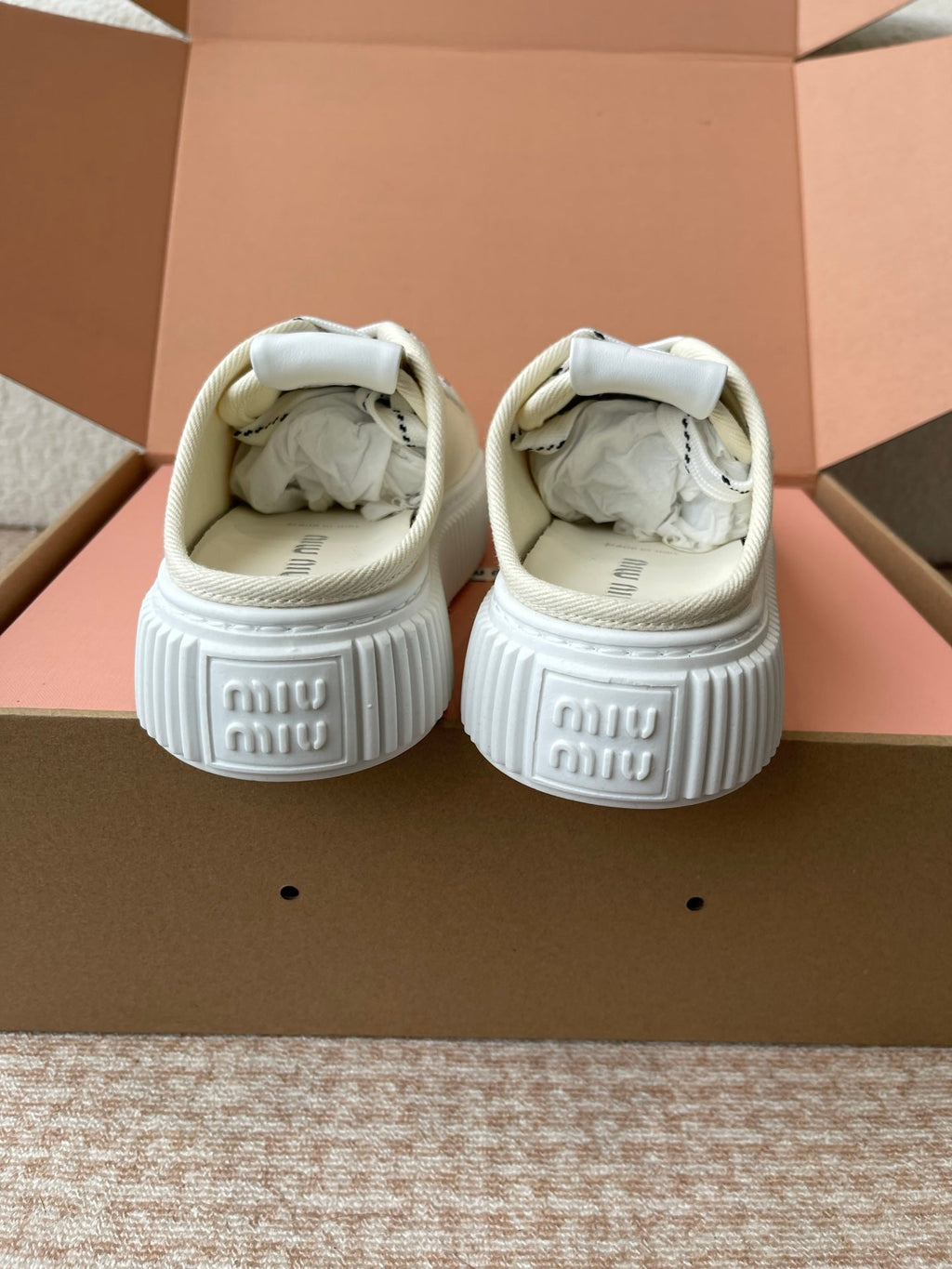 WASH SNEAKER MULES IN OFF WHITE DENIM WHITE STRIPED LACES