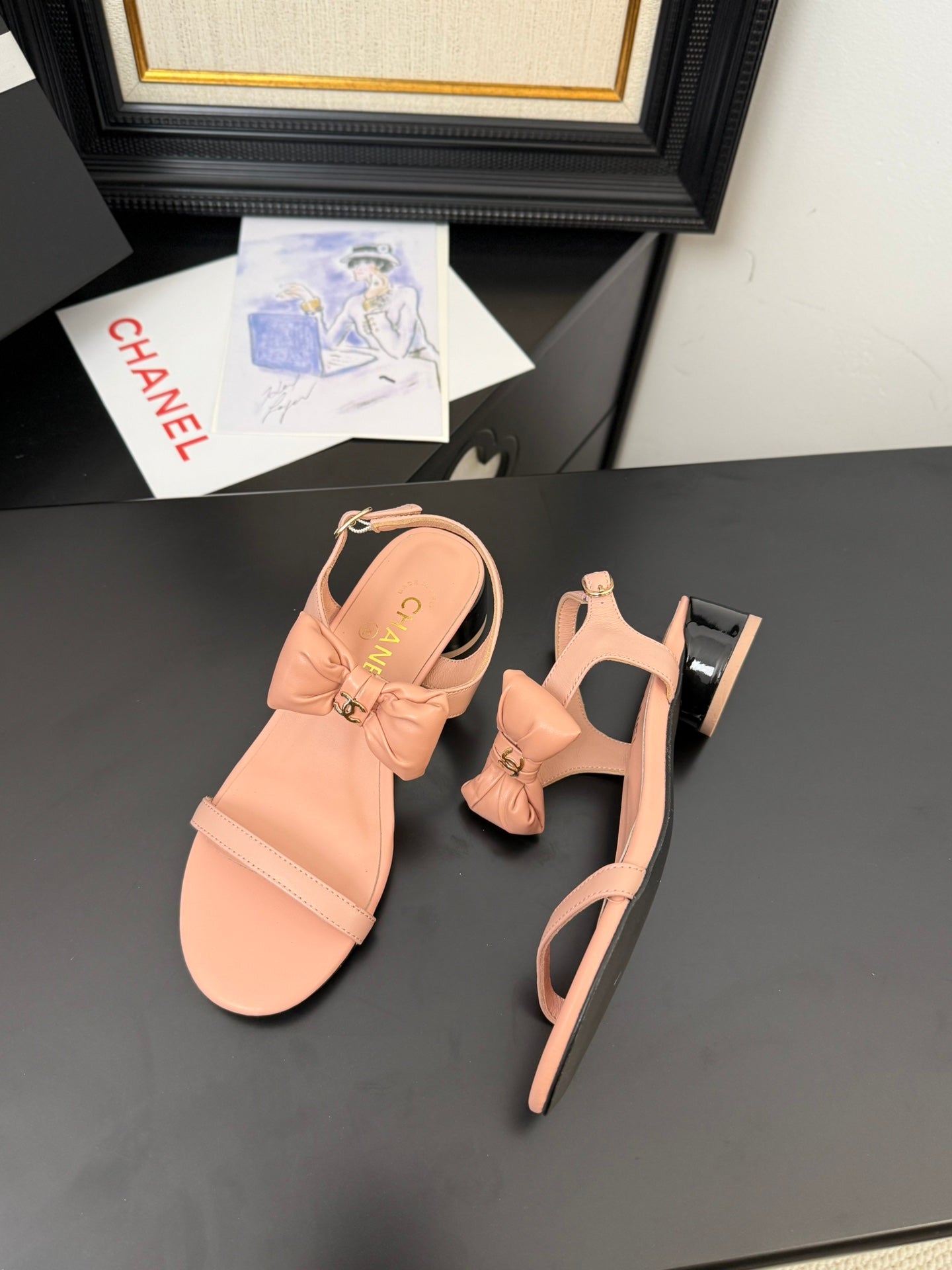 FLAT SANDALS IN PEACHY PINK CALFSKIN WITH BOW